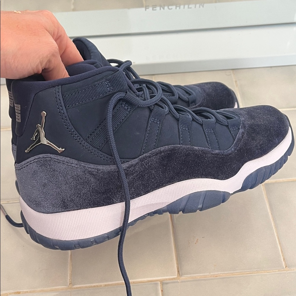 Jordan woman’s Dark Blue velvet sneakers